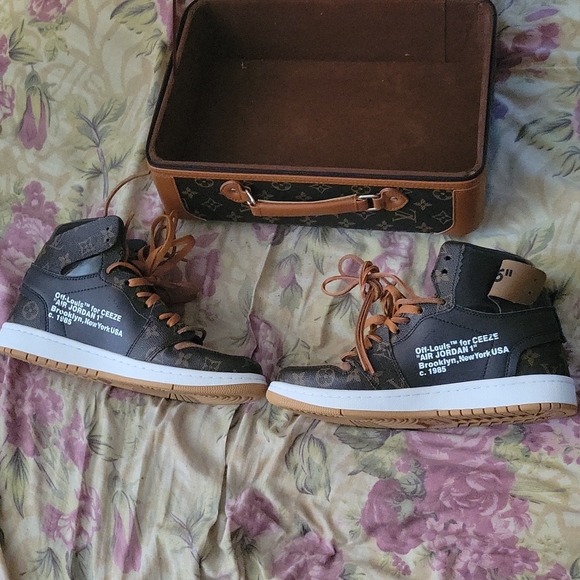 Louis vuitton off white air jordan 1 size us9.5 - Picture 4 of 6